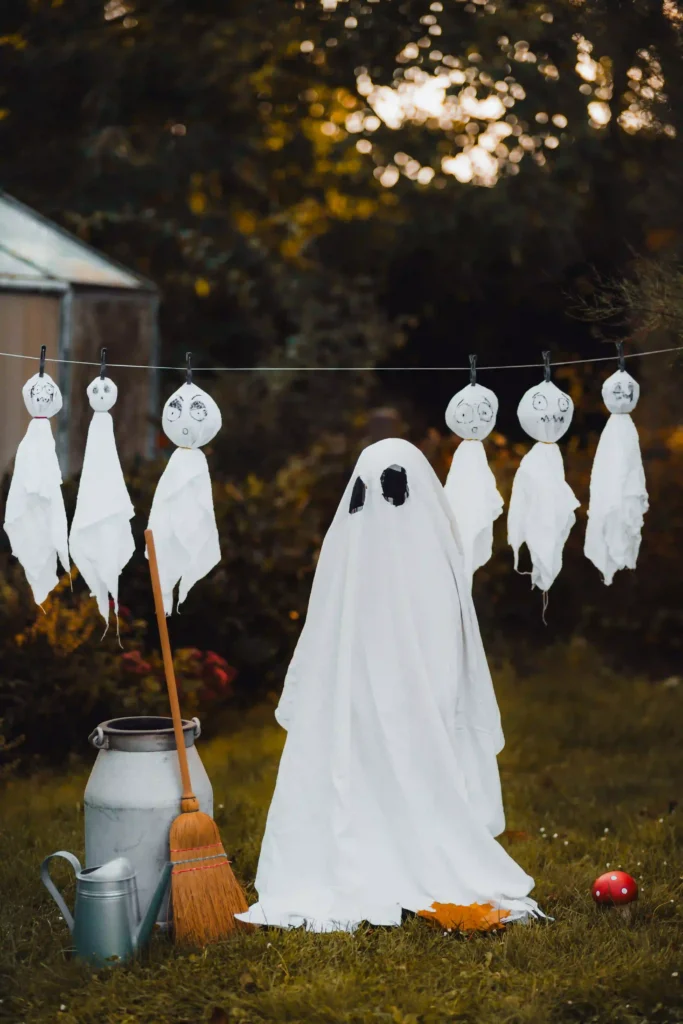 Hanging & Floating Ghosts
